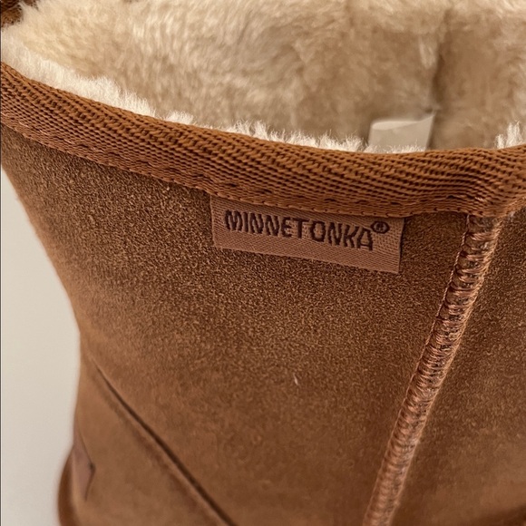Minnetonka Brown Suede Ankle Boots with Fur Lining - Picture 2 of 7